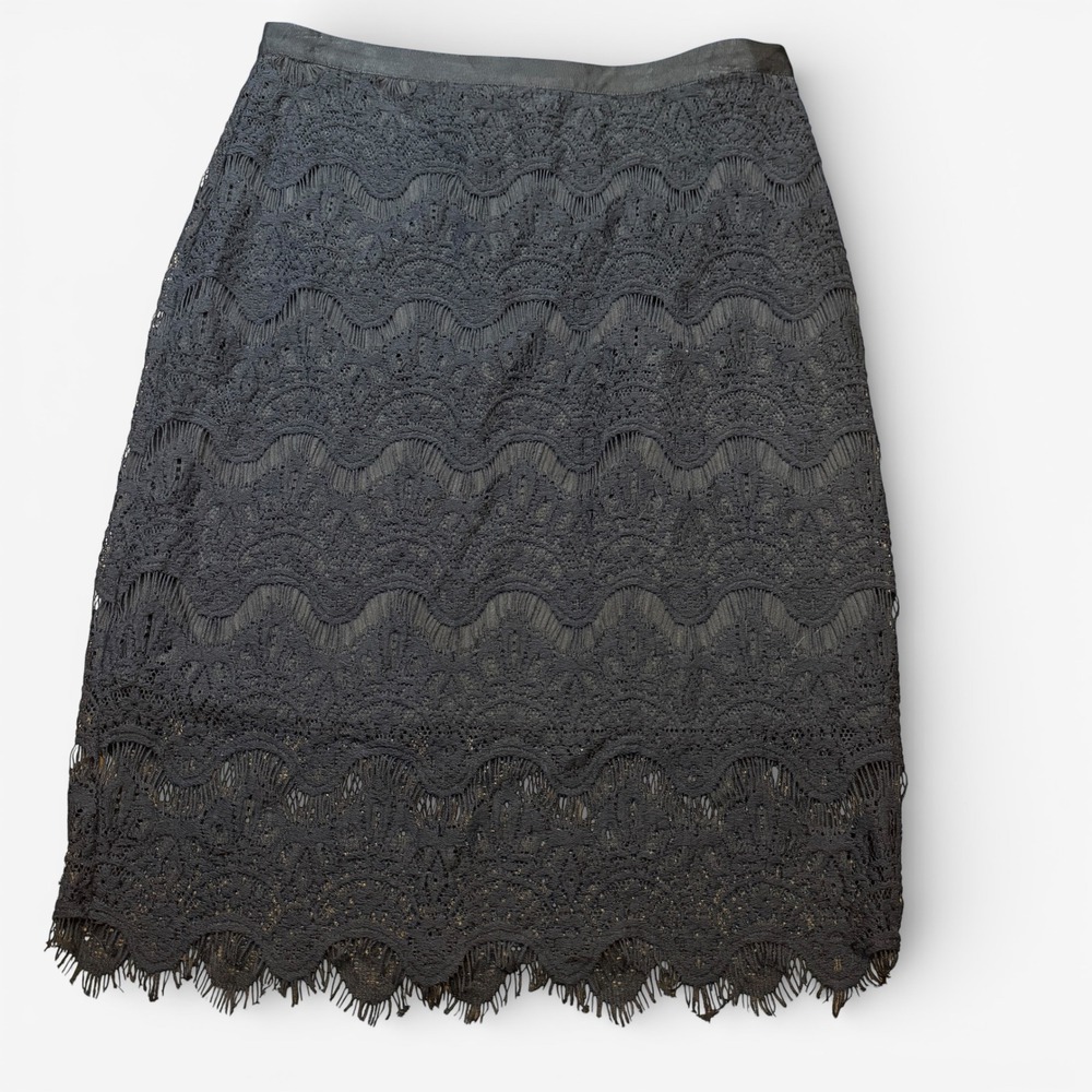 ELLE Black Lace Pencil Skirt Size 8 Scalloped Hem Knee Length Lined Overlay